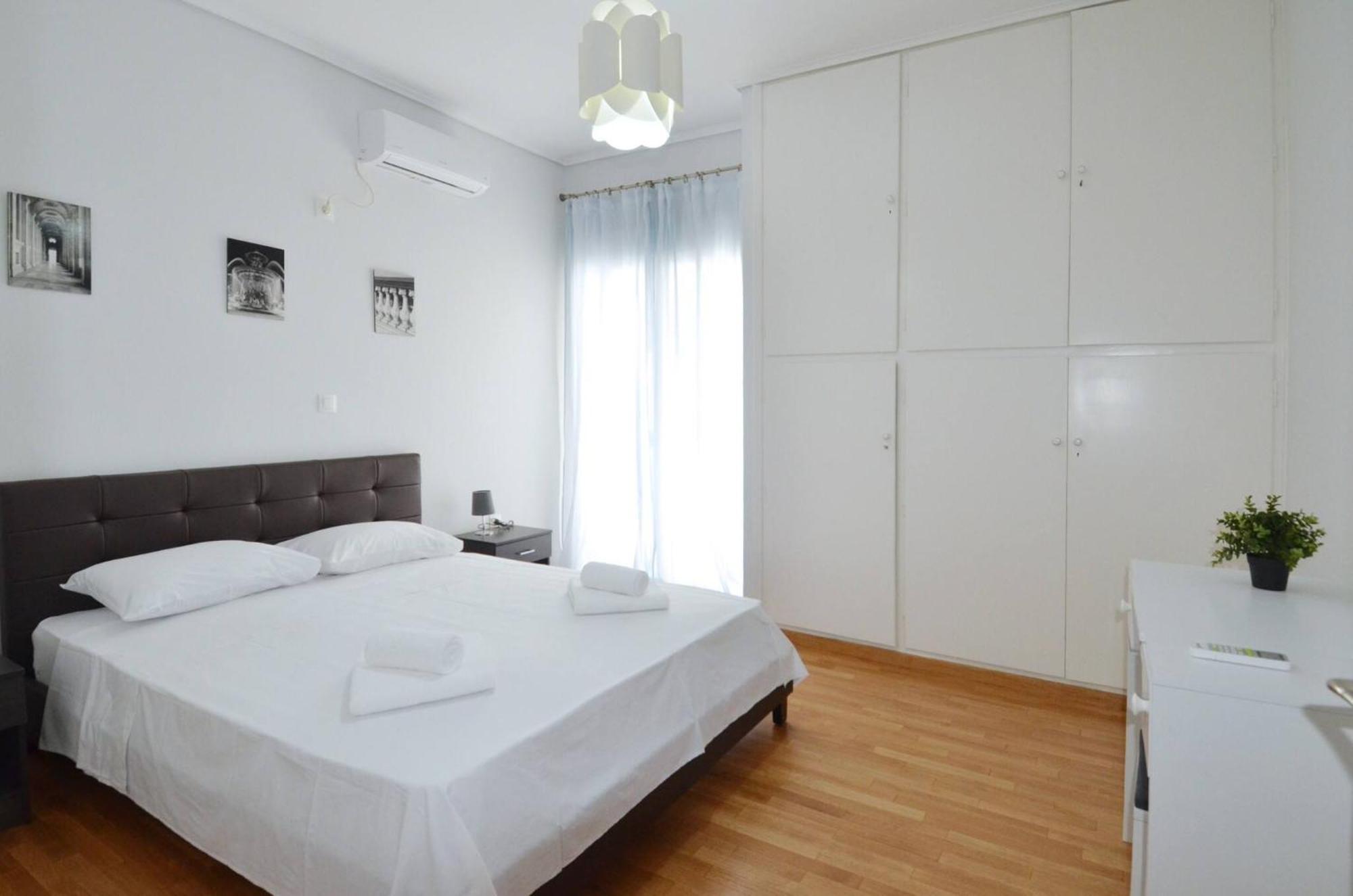 A Spacious Minimal Apatment At Chalandri Atenas Exterior foto